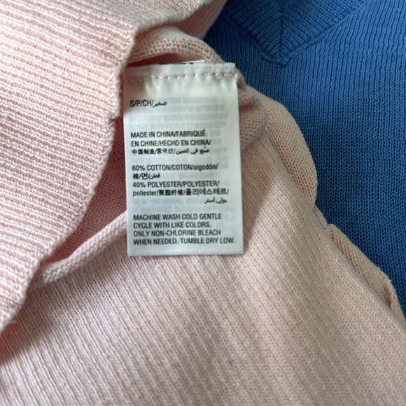 Women’s V Neck sweaters size small - Picture 7 of 7